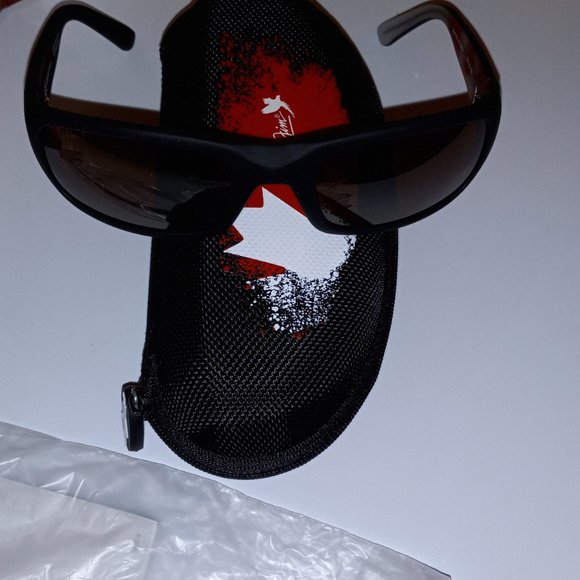 STINGRAY Polarized Wrap Sunglasses NIB Smoke/Pet Free House - Picture 2 of 13